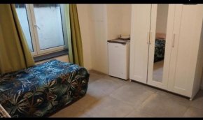 Chambre deux lits célibataires sous -sol cle ancien